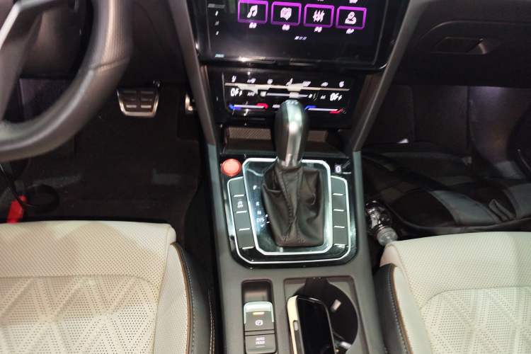 Used Volkswagen Magotan 2023 2 Million Units Commemorative Edition 330TSI DSG Luxury Version Gear Lever