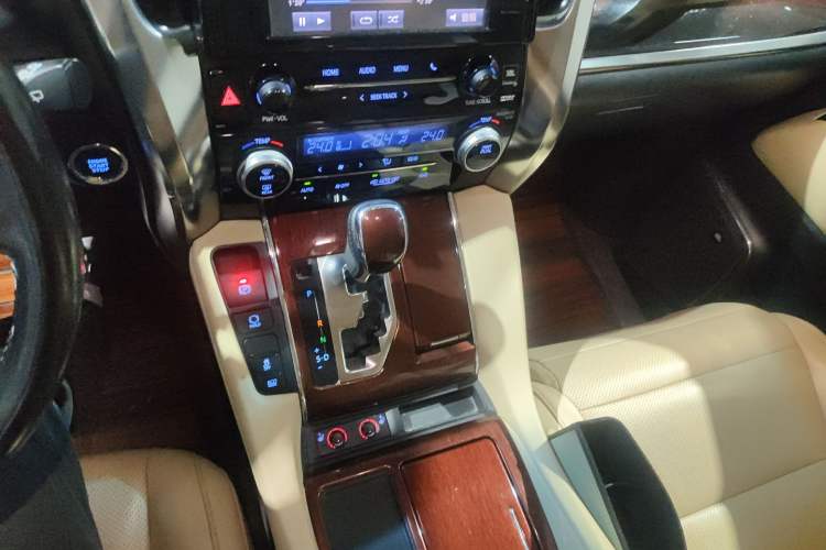 Used Toyota Alphard 2015 3.5L Luxury Edition
