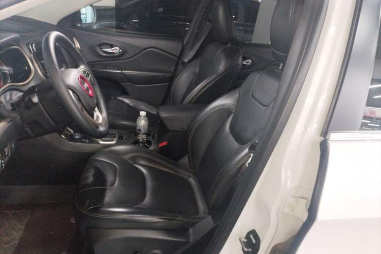 Used Jeep Cherokee 2016 2.4L Superior Edition Left Front Seat