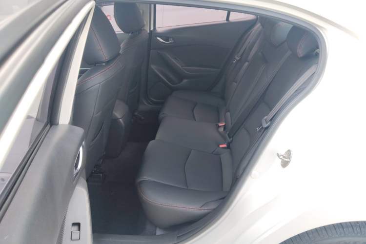 Used Mazda 3 Axela 2014 Sedan 1.5L Manual Comfort Model