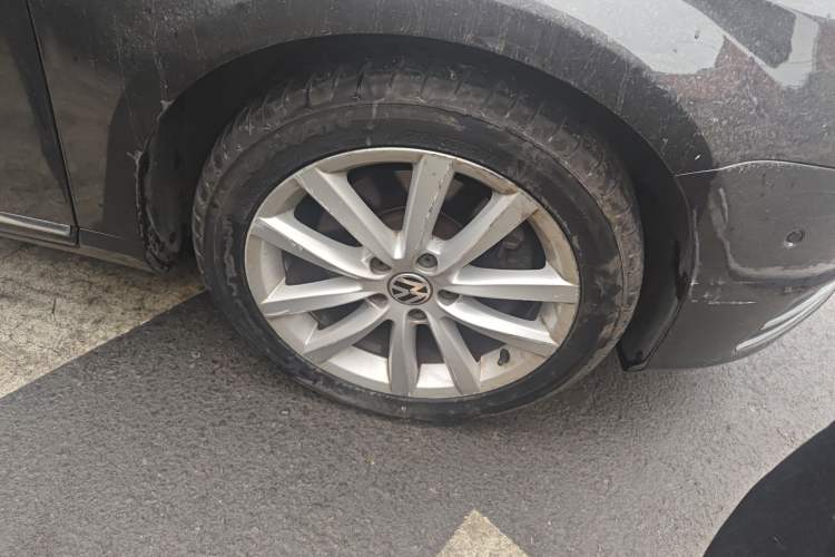 Used Volkswagen Magotan 2013 1.8TSI Prestige Model Right Front Wheel Hub