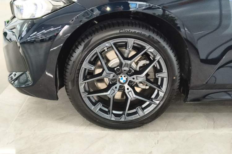 Used BMW 3 Series 2025 330Li M Sport Shadowline Package Left Front Wheel Hub