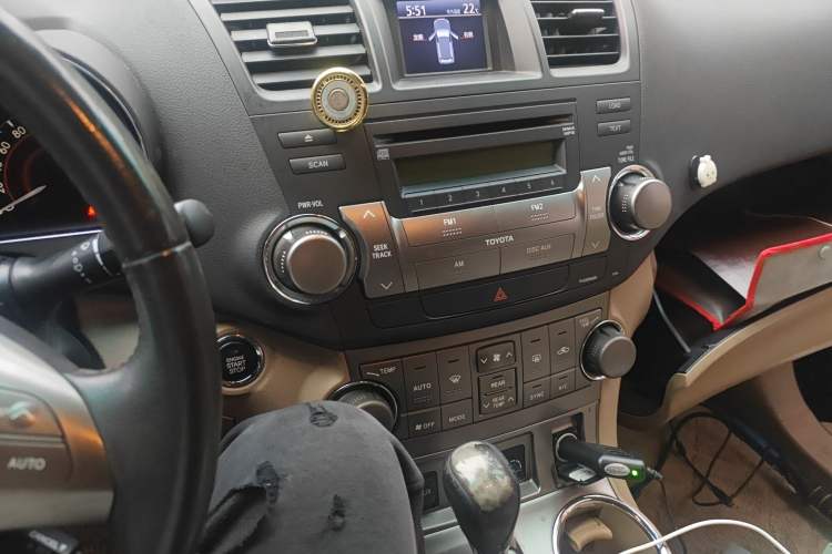 Used Toyota Highlander 2009 2.7L Two-Wheel Drive 7-Seater Luxury Edition
