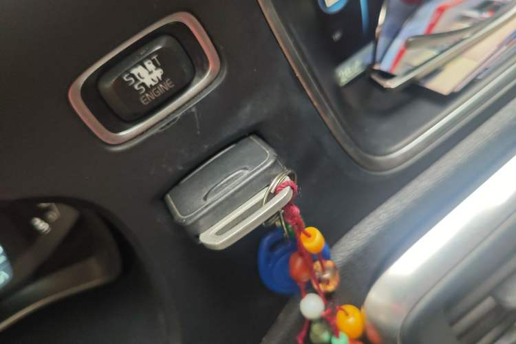 Used Volvo V40 2014 2.0T Zhiya Edition Vehicle Key