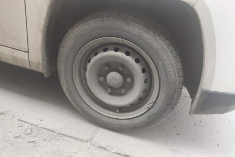 Used Yufeng Gold Warehouse 2025 Model Bus Version with Slow Charger
