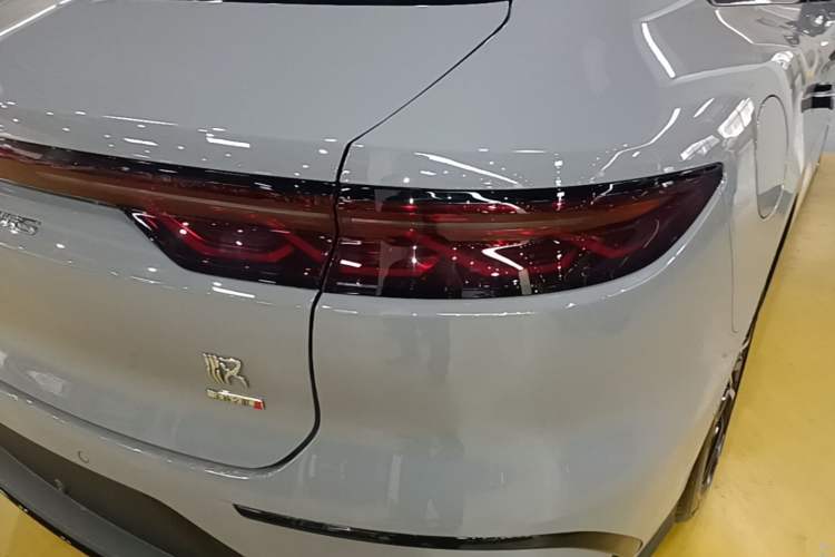 Used BYD Han 2025 DM-i Intelligent Driving Edition 125KM LiDAR Flagship Model
