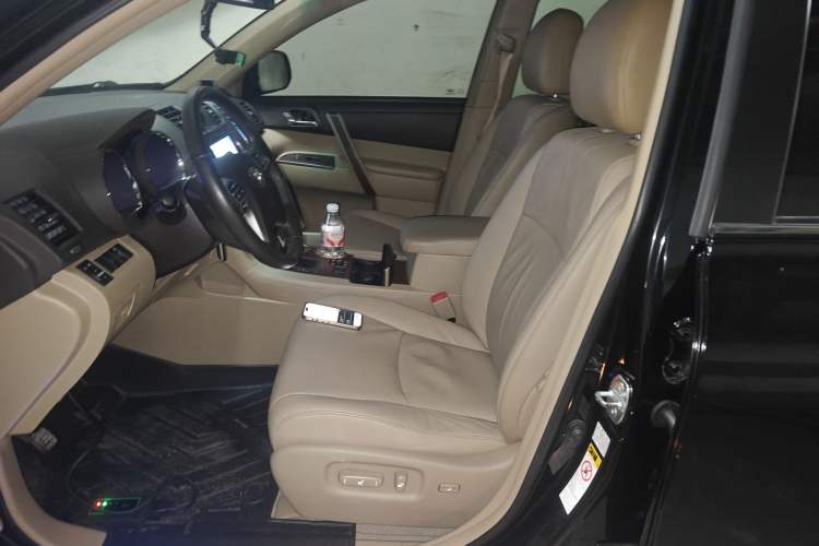 Used Toyota Highlander 2012 2.7L Two-Wheel Drive 7-Seater Luxury Edition