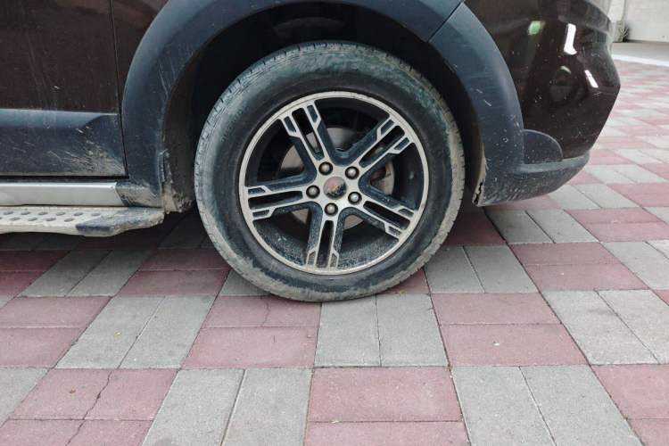 Used FORTHING Joyear X5 2013 1.6L Manual Luxury Model China IV Standard