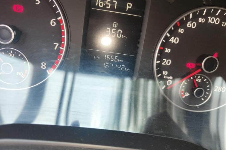 Used Volkswagen Passat 2013 1.8TSI DSG Prestige Edition Odometer Close Up