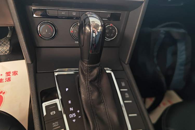 Used Volkswagen Lamando 2017 230TSI DSG Fashion Edition
