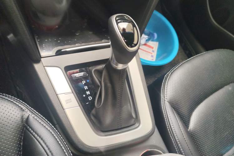 Used Hyundai Elantra (6th Generation / Lingdong) 2016 1.6L Automatic ZhiXuan – Elite Version Gear Lever