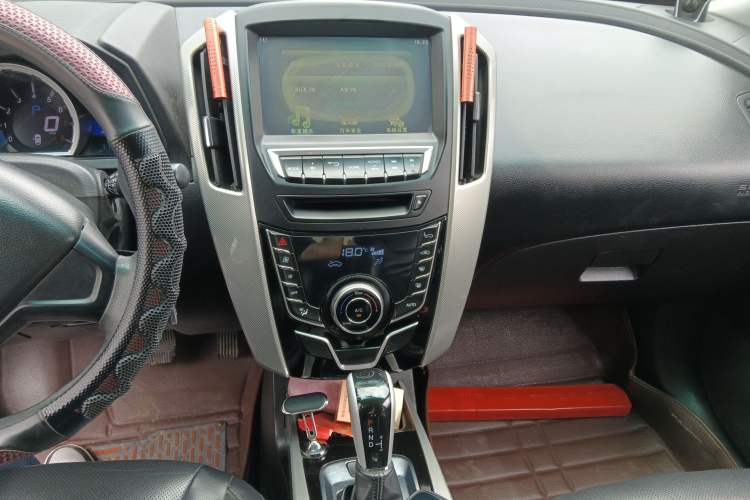 Used Luxgen U6 SUV 2015 1.8T New Creation Type Audio And AC Panel