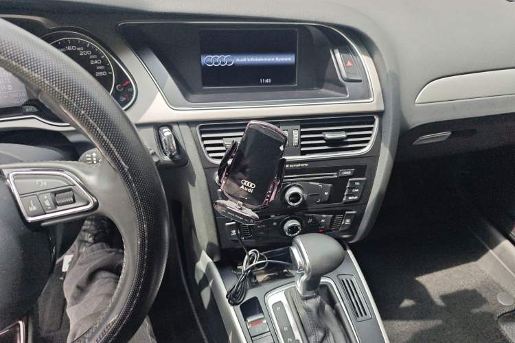 Used Audi A4L 2013 35 TFSI Automatic Standard Model Audio And AC Panel