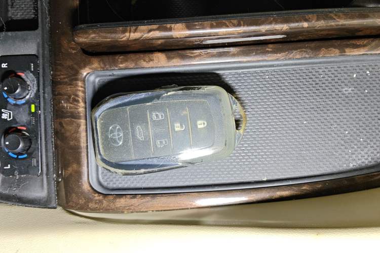 Used Toyota Alphard 2018 Revised Version 3.5L Luxury Edition Vehicle Key