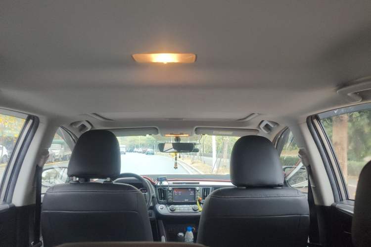 Used Toyota RAV4 2019 2.0L CVT Two-Wheel Drive Fashion X Limited Edition China VI Standard