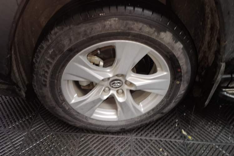 Used Toyota RAV4 2023 2.0L CVT Two-Wheel Drive Urban Edition Left Front Wheel Hub