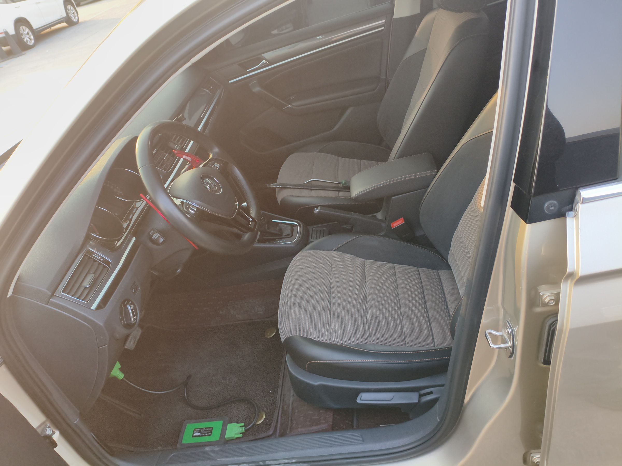 Переднее сиденье в автомобиле