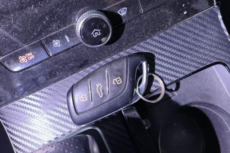 Used Roewe i6 MAX 2020 300TGI Automatic "Swell Cool Smart Drive" Edition Vehicle Key