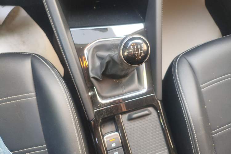 Used Jetta VS5 2023 280TSI Manual Entry-Level Model Gear Lever