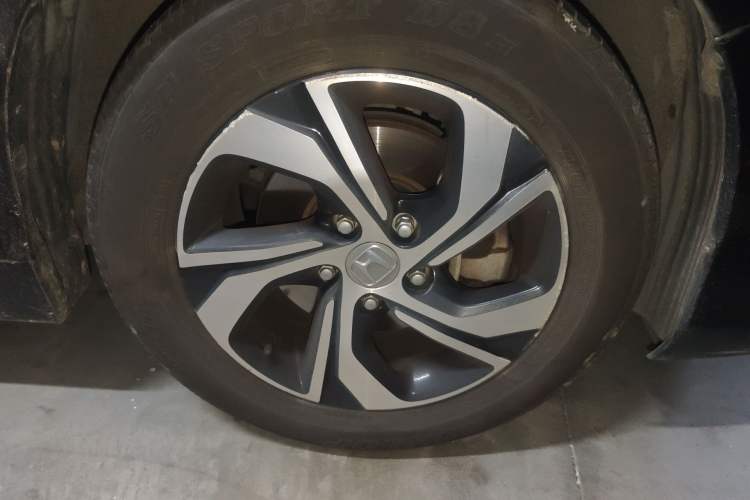 Used Honda Accord 2016 2.0L Comfort Edition Right Front Wheel Hub