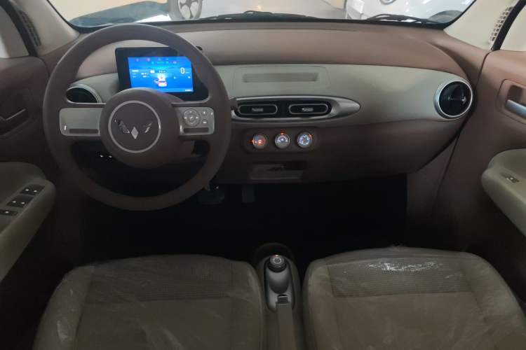 Used Wuling Hongguang MINIEV 2025 Four-Door Version Advanced Edition Center Console