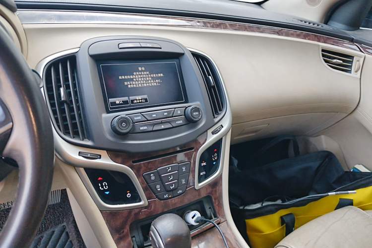 Used Buick LaCrosse 2013 2.4L SIDI Leading Comfort Version Audio And AC Panel