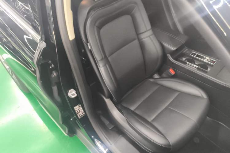 Used Lincoln Corsair 2023 2.0T Two-Wheel Drive Luxury Edition Right Front Seat