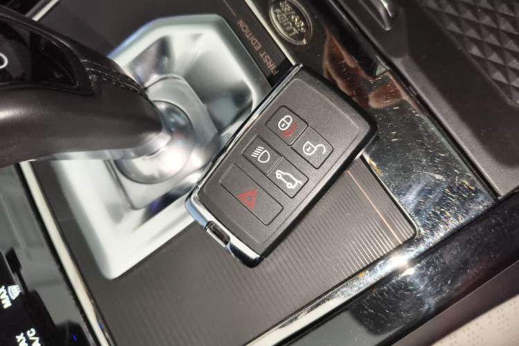 Used Land Rover Range Rover Evoque 2021 Range Rover Velar L 249PS R-Dynamic First Edition
