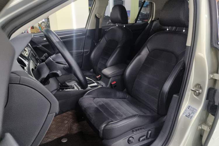 Used Volkswagen Golf 2018 230TSI Automatic Luxury Version