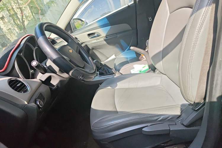 Used Chevrolet Cruze 2012 1.6L SL MT Left Front Seat