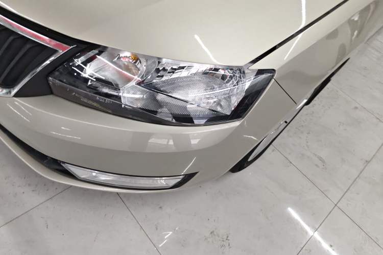 Used Skoda Rapid 2015 1.6L Manual Smart Selection Model Left Front Headlight