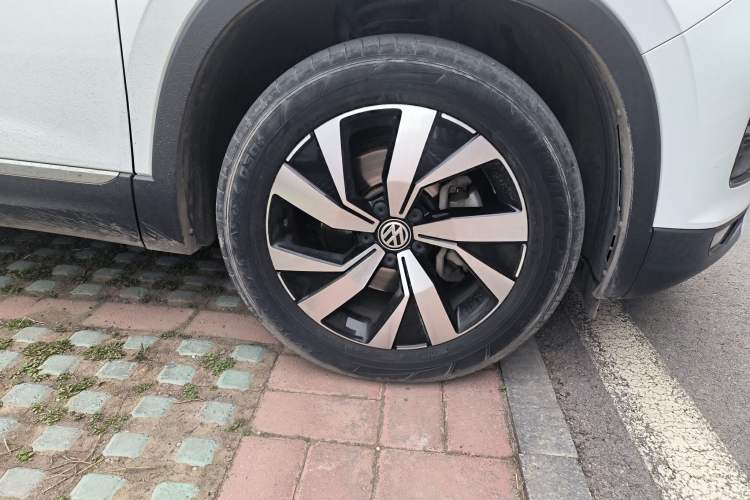 Used Volkswagen Tayron 2021 330TSI Two-Wheel Drive Luxury Smart Connectivity Version Right Front Wheel Hub