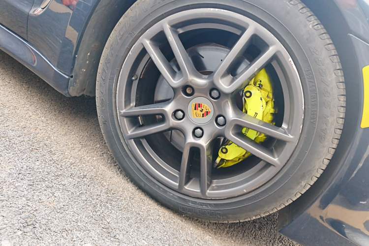 Used Porsche Panamera 2010 Panamera 4 3.6L Right Front Wheel Hub