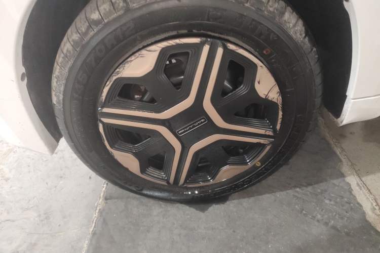 Used Baojun E200 2020 305KM Smart Drive Version Left Front Wheel Hub