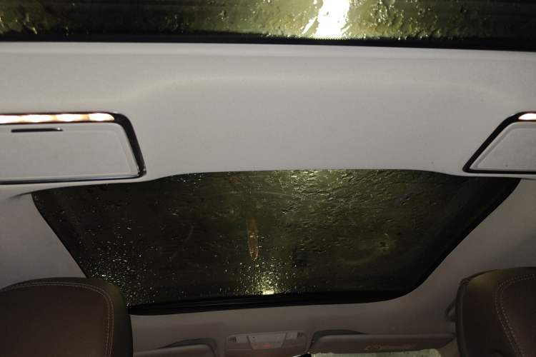 Used Mercedes-Benz E-Class 2018 Restyled E 300 L Sporty and Stylish Edition Headliner