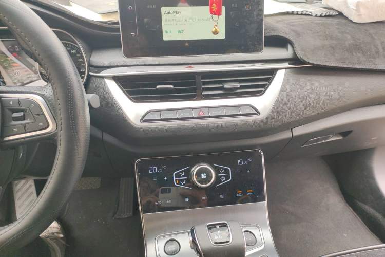 Used Hongqi H5 2022 Classic Model Facelift 1.5T DCT Qiyun Edition Audio And AC Panel