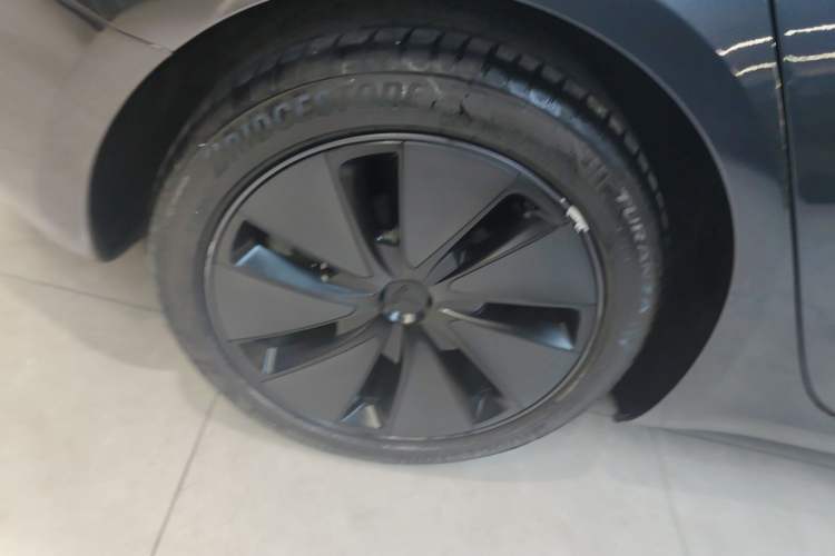 Used Tesla Model 3 2025 Rear-Wheel-Drive Version Right Rear Wheel Hub