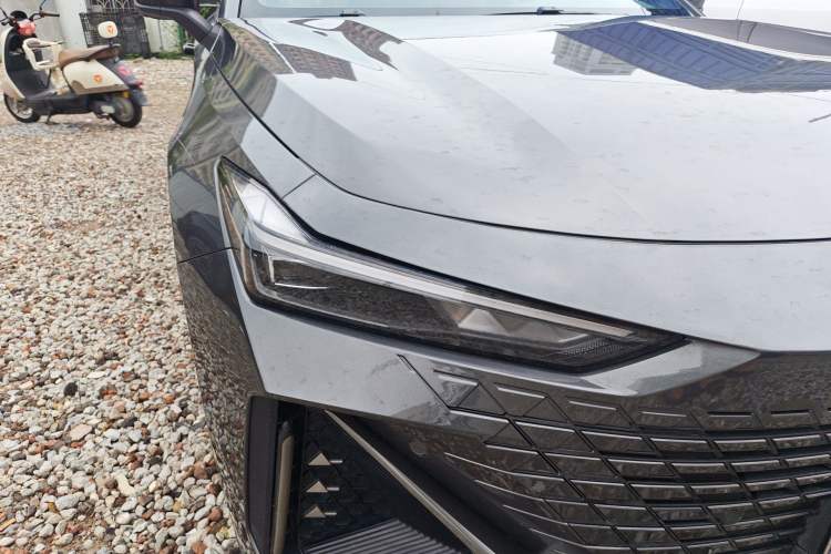 Used CHANGAN UNI-V 2022 1.5T Prestige Version Right Front Headlight