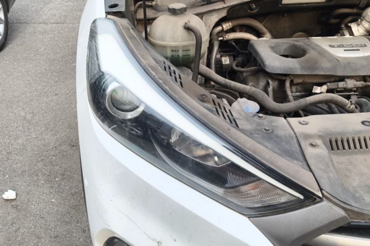 Used Hyundai Tucson 2018 1.6T Dual-Clutch Two-Wheel Drive 15th Anniversary Special Edition Right Front Headlight