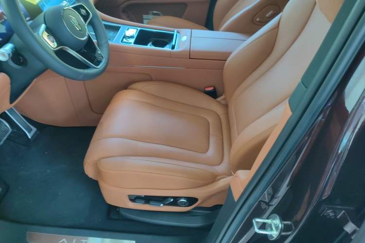 Used Hima AITO M9 2025 Extended-Range Ultra Version 52 kWh 6-Seater
