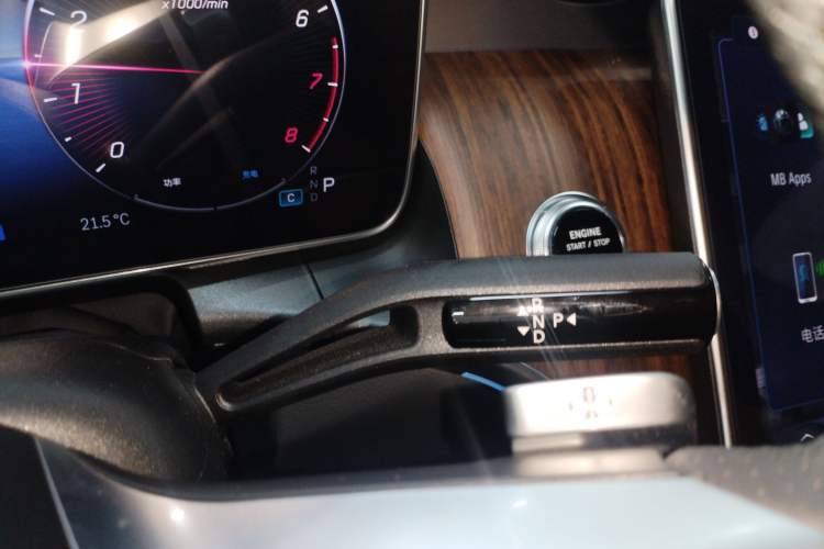 Used Mercedes-Benz GLC 2024 GLC 300 L 4MATIC Dynamic Edition 5-seater Gear Lever