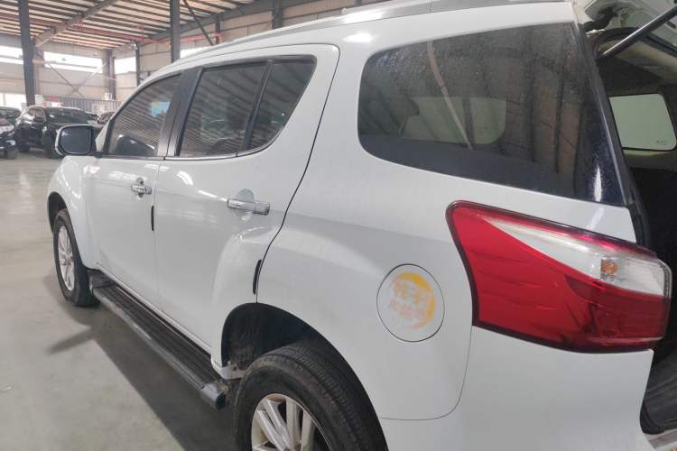 Used Isuzu mu-X 2018 1.9T Automatic Two-Wheel Drive Jingyue Edition 5 Seats
