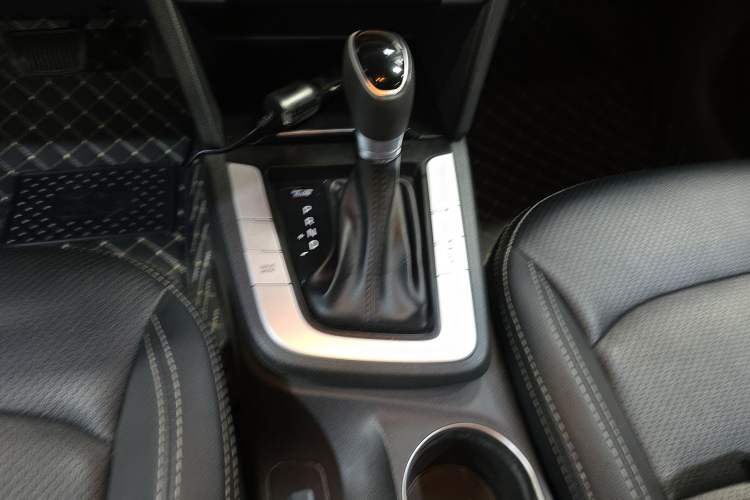 Used Hyundai Elantra (6th Generation / Lingdong) 2016 1.6L Automatic ZhiXuan – Elite Version Gear Lever
