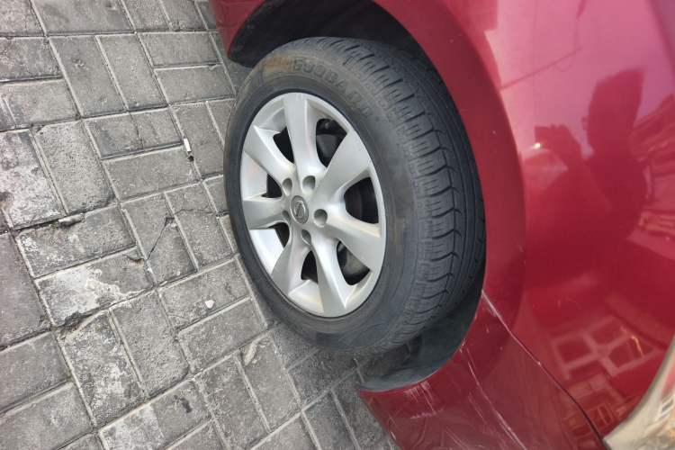 Used Nissan Tiida 2011 1.6L CVT Comfort Model Right Front Wheel Hub