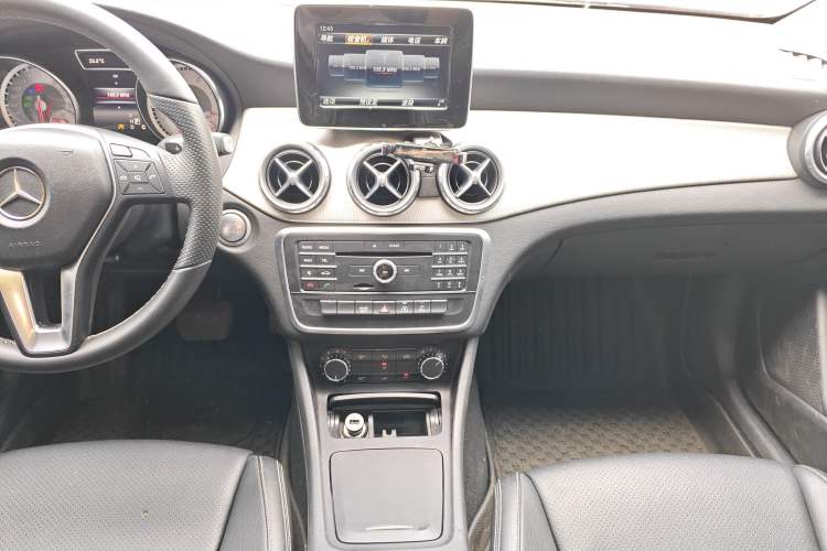 Used Mercedes-Benz GLA 2016 GLA 200 Sport Edition Audio And AC Panel