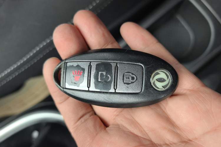 Used Dongfeng Fengdu MX6 2015 2.0L Manual Two-Wheel Drive Navigation Edition