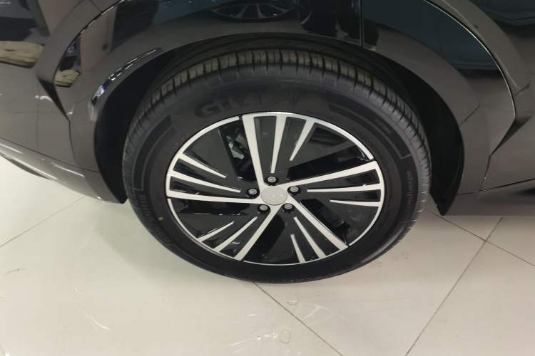 Used Lynk & Co 08 EM-P 2025 120km Long-Range Pro
