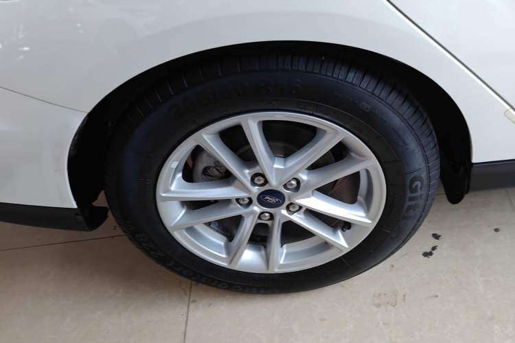 Used Ford Focus 2015 Sedan 1.6L Automatic Trend Model Exterior 5