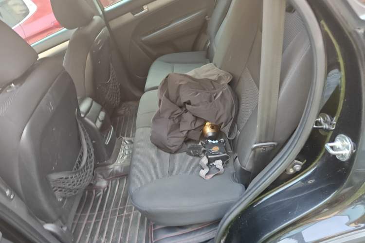 Used Kia Sorento 2013 2.4L 7-Seater Gasoline Comfort Version China IV Standard Left Rear Seat