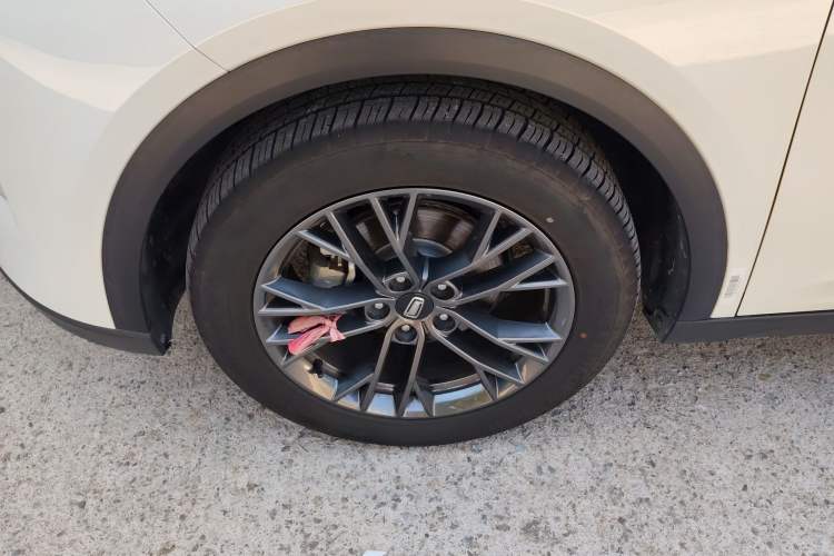 Used Bestune T55 2023 1.5T Automatic Leap Model Left Front Wheel Hub